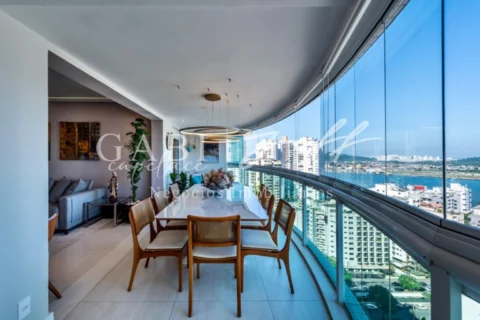 Apartamento à venda no Ponta da Praia: