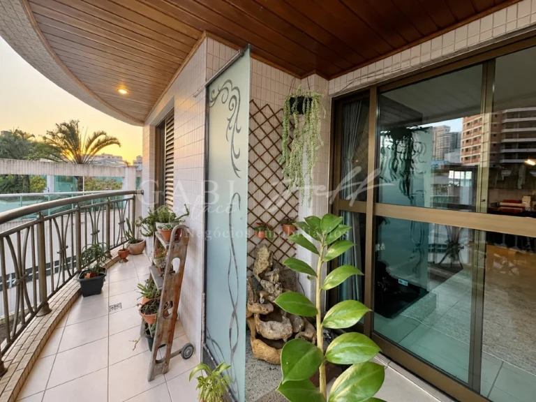 Apartamento à venda no Ponta da Praia: